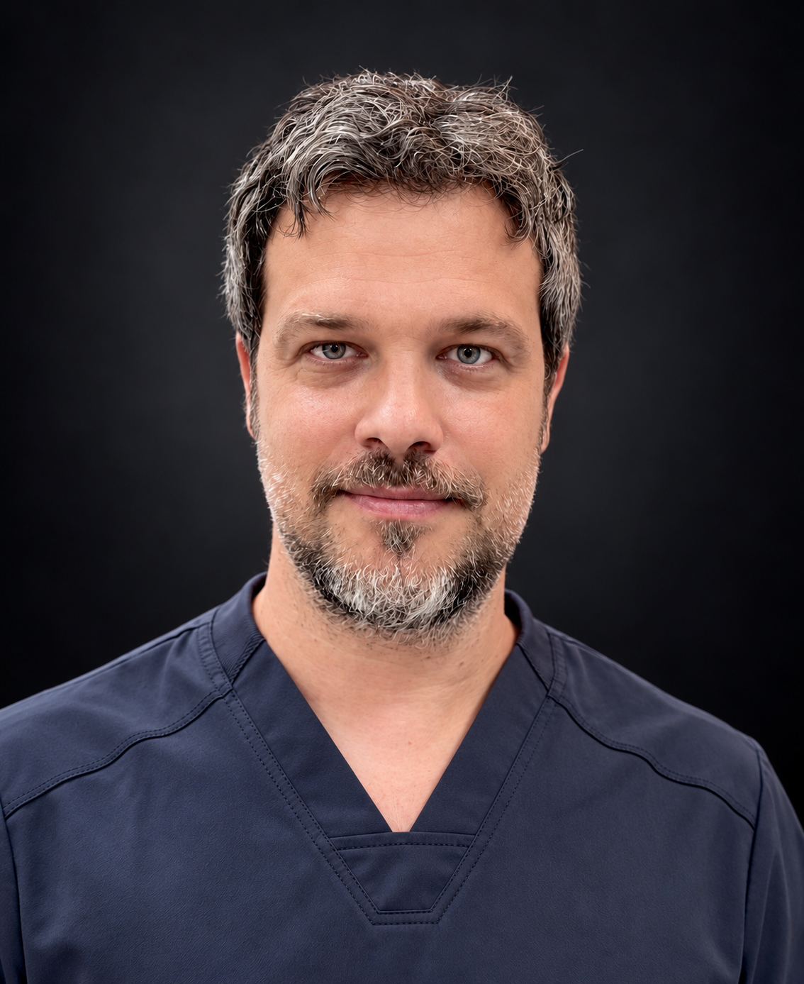 Dr. Daniel Moina, cirujano plástico y otorrinolaringólogo especialista en rinoplastia